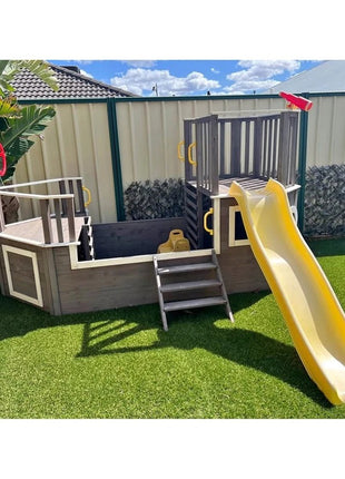 Dečija drvena penjalica Piratski brod sa toboganom i peskarnikom KINDER HOME – Za dvorište i baštu, 310×320×180 cm