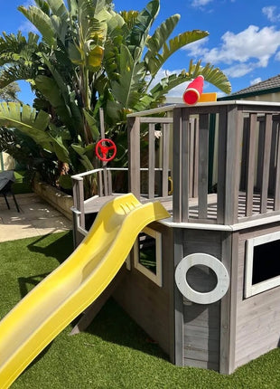Dečija drvena penjalica Piratski brod sa toboganom i peskarnikom KINDER HOME – Za dvorište i baštu, 310×320×180 cm