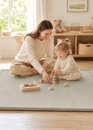 Dečiji tepih sa memorijskom penom KINDER HOME LOLA, 150x200 cm, debljina 3,5 cm, baršunasto mekan vodoodbojni gornji sloj, memori pena, protivklizna podloga, siva