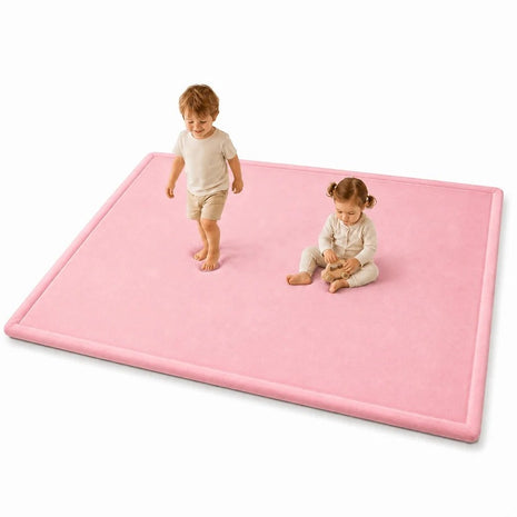 Dečiji tepih sa memorijskom penom  KINDER HOME LOLA, 150x200 cm, debljina 3,5 cm, baršunasto mekan vodootporni gornji sloj, memori pena, podloga protiv klizanja, roze