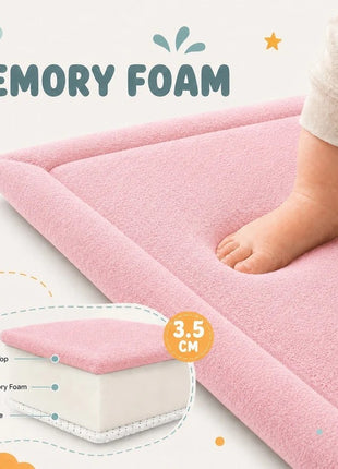 Dečiji tepih sa memorijskom penom  KINDER HOME LOLA, 150x200 cm, debljina 3,5 cm, baršunasto mekan vodootporni gornji sloj, memori pena, podloga protiv klizanja, roze