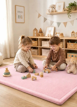 Dečiji tepih sa memorijskom penom  KINDER HOME LOLA, 150x200 cm, debljina 3,5 cm, baršunasto mekan vodootporni gornji sloj, memori pena, podloga protiv klizanja, roze