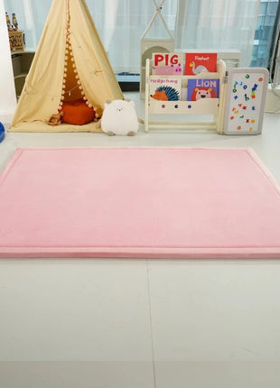 Dečiji tepih sa memorijskom penom  KINDER HOME LOLA, 150x200 cm, debljina 3,5 cm, baršunasto mekan vodootporni gornji sloj, memori pena, podloga protiv klizanja, roze