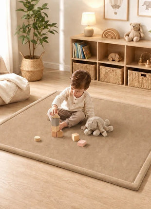 Dečiji tepih sa memorijskom penom KINDER HOME LOLA, 150x200 cm, debljina 3,5 cm, baršunasto mekan vodootporni gornji sloj, memori pena, podloga protiv klizanja, bež