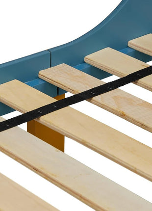 Dečiji drveni krevet sa zaštitom od pada, ram dušeka od letvica 140/70 cm, udobno postolje - MONSTER