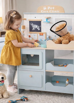 Igračka za dečiju veterinarsku kliniku KINDER HOME – drveni veterinarski centar sa dodacima i plišanim psom,