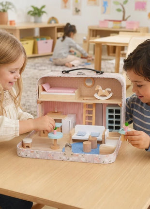 KINDER HOME Dečija drvena kućica sa koferom, prenosiva mini kućica za lutke sa nameštajem i dodacima, roze