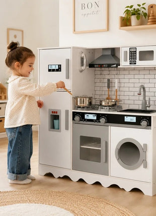 Dečija drvena kuhinja KINDER HOME sa frižiderom, sudoperom sa tekućom vodom, mikrotalasnom pećnicom, mašinom za pranje veša i elektronskim funkcijama