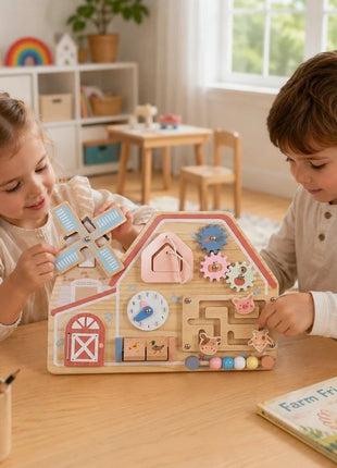 Crvena Montesori aktivna tabla KINDER HOME, farma sa mlinom, lavirintom, satom i zupčanicima